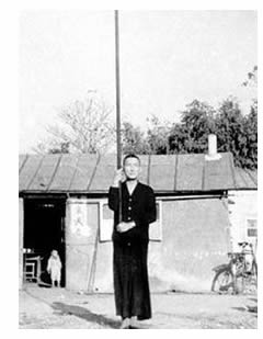 Cheung Lai Chuen with staff